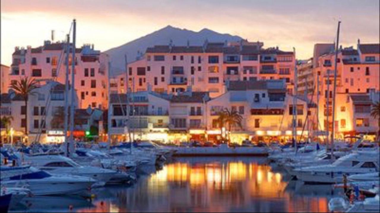 Beachfront Apartment In La Cala De Mijas Luaran gambar