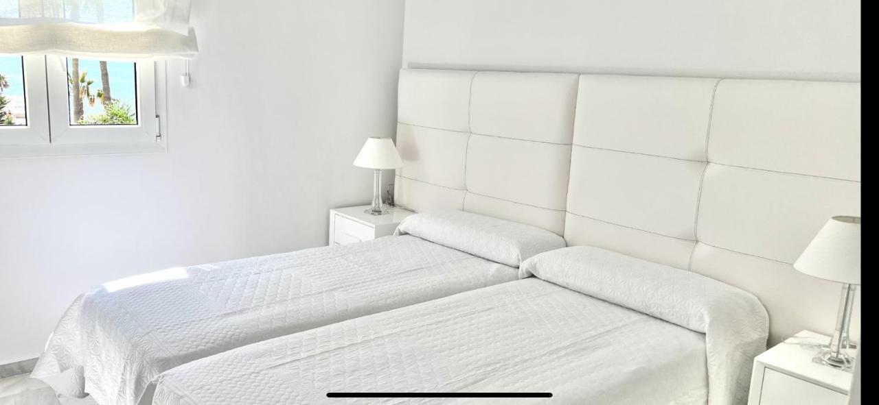 Beachfront Apartment In La Cala De Mijas Luaran gambar